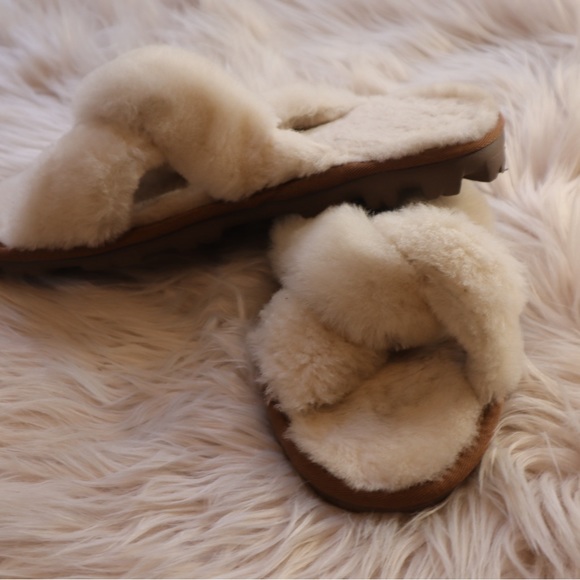Furry slippers - Picture 2 of 5